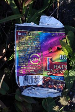 プレスされた缶