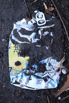 タイヤにプレスされた物