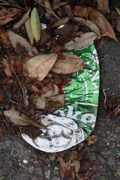 プレスされた缶