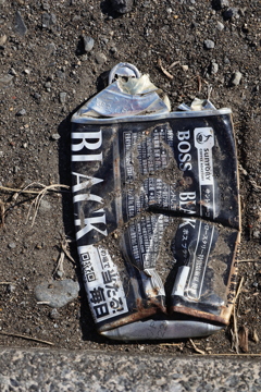 プレスされた缶