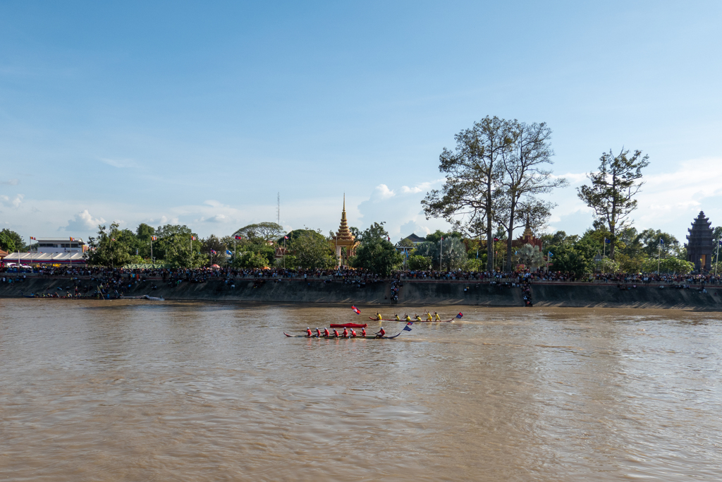 カンボジアの水祭り１
