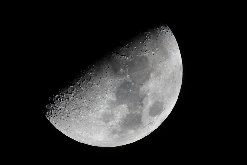 今夜の月（月齢８）