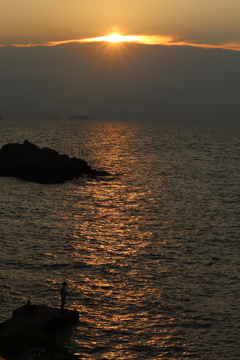 夜明けの釣り人