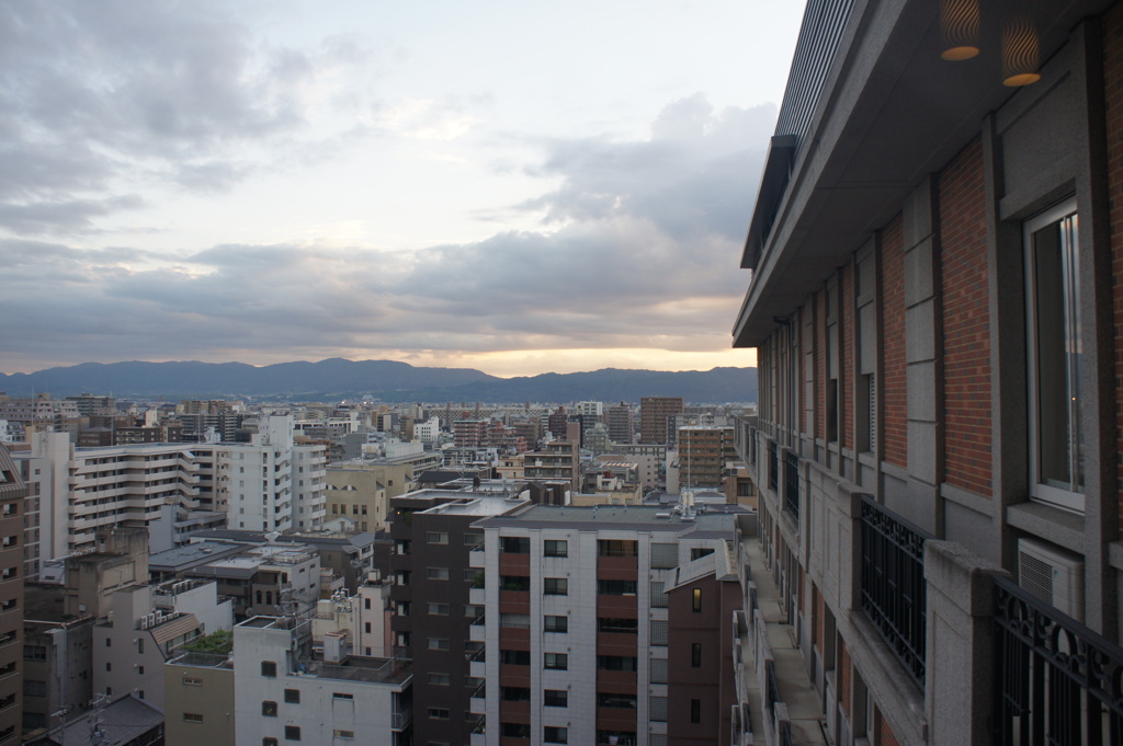 嵐山の稜線を望む