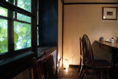 蔦が絡まるカフェのお二階