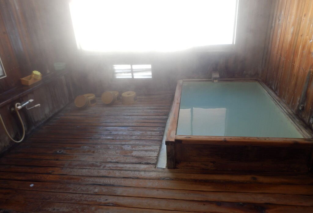 滑った後の白濁温泉