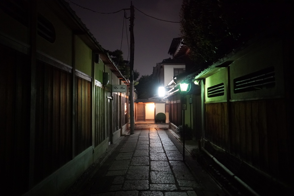 宵の石畳　正