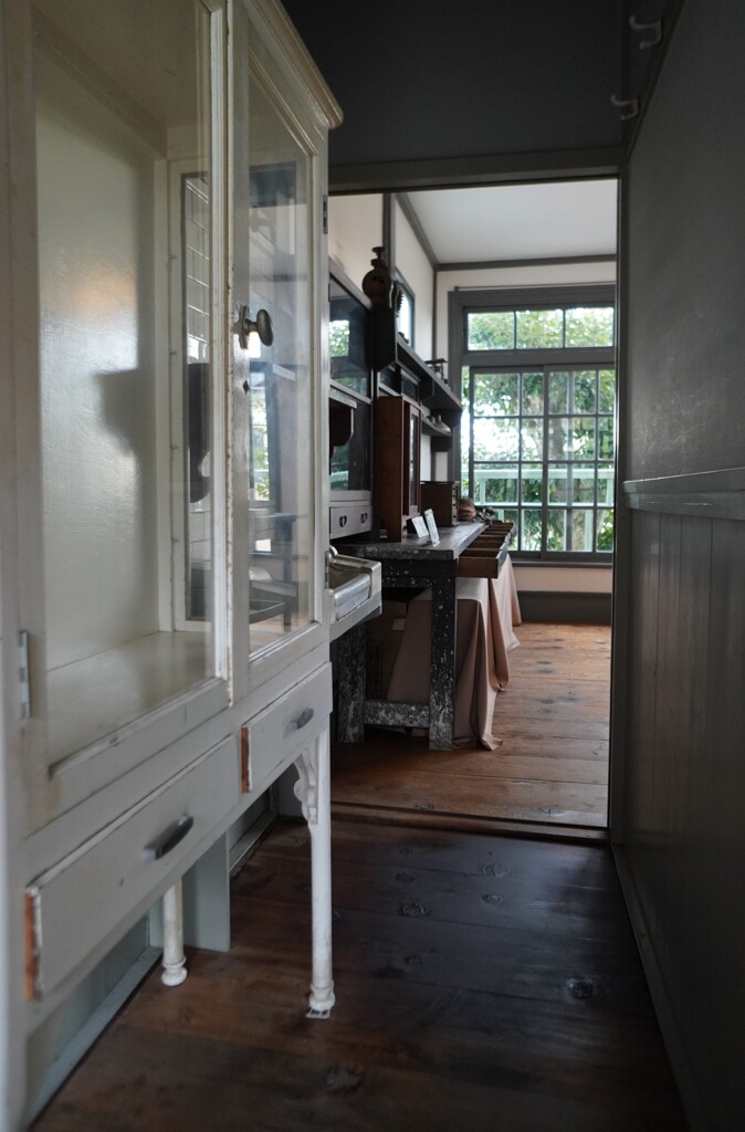 antique 医療棚