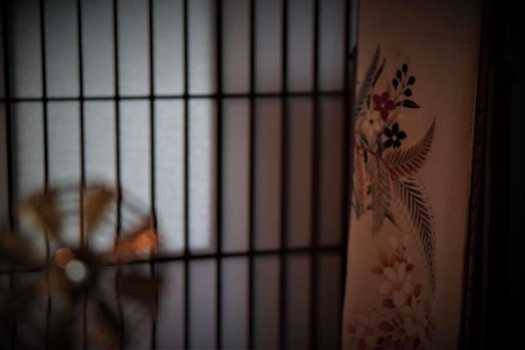 鏡台と障子