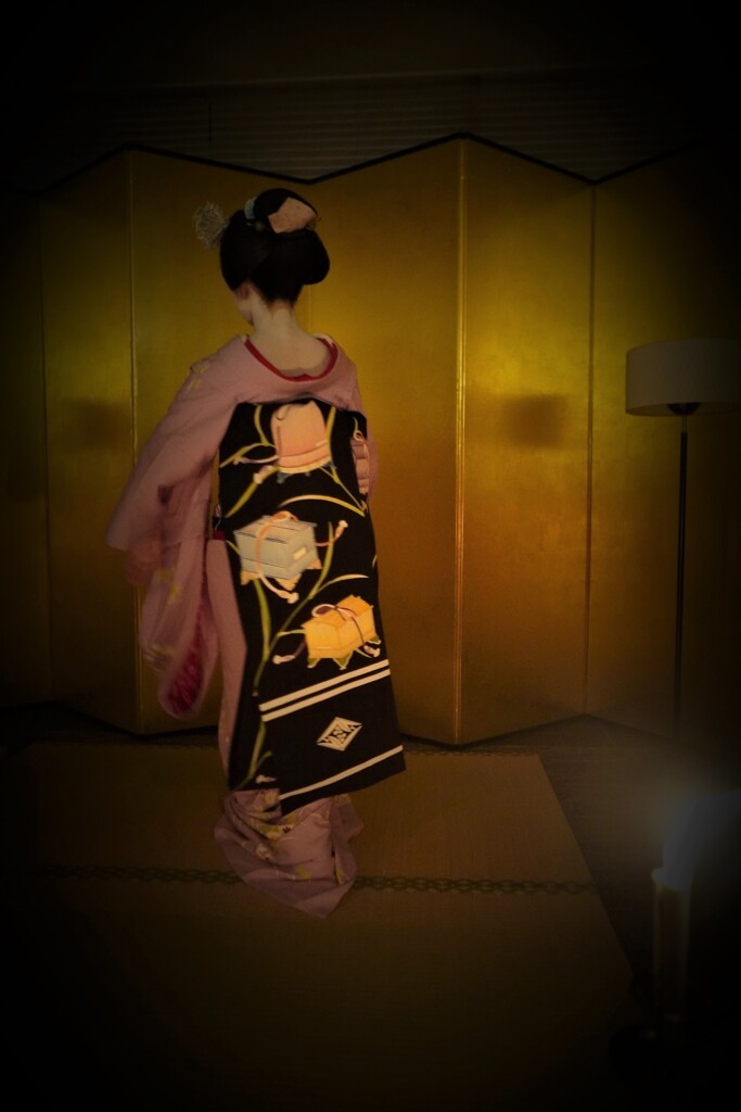 揺れるだらりの帯よ