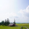 草原の中のテラスへ