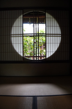 丸窓と陰翳