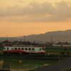 ローカル線と夕暮れ