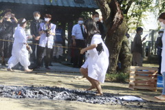 柴燈護摩火渡り式