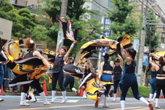 楽しく舞う
