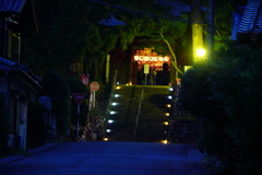 夜にお寺参り