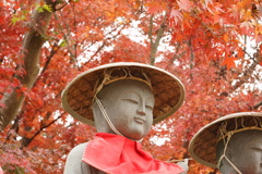 傘地蔵と紅葉