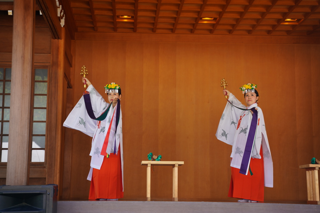高麗神社の巫女舞