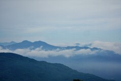 雲がかかる山