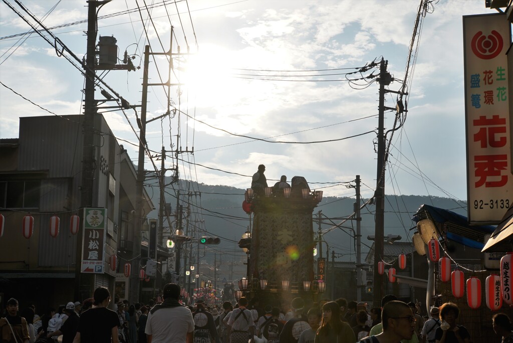 夕陽が照らす