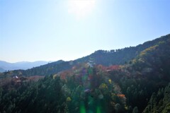 光刺す山々