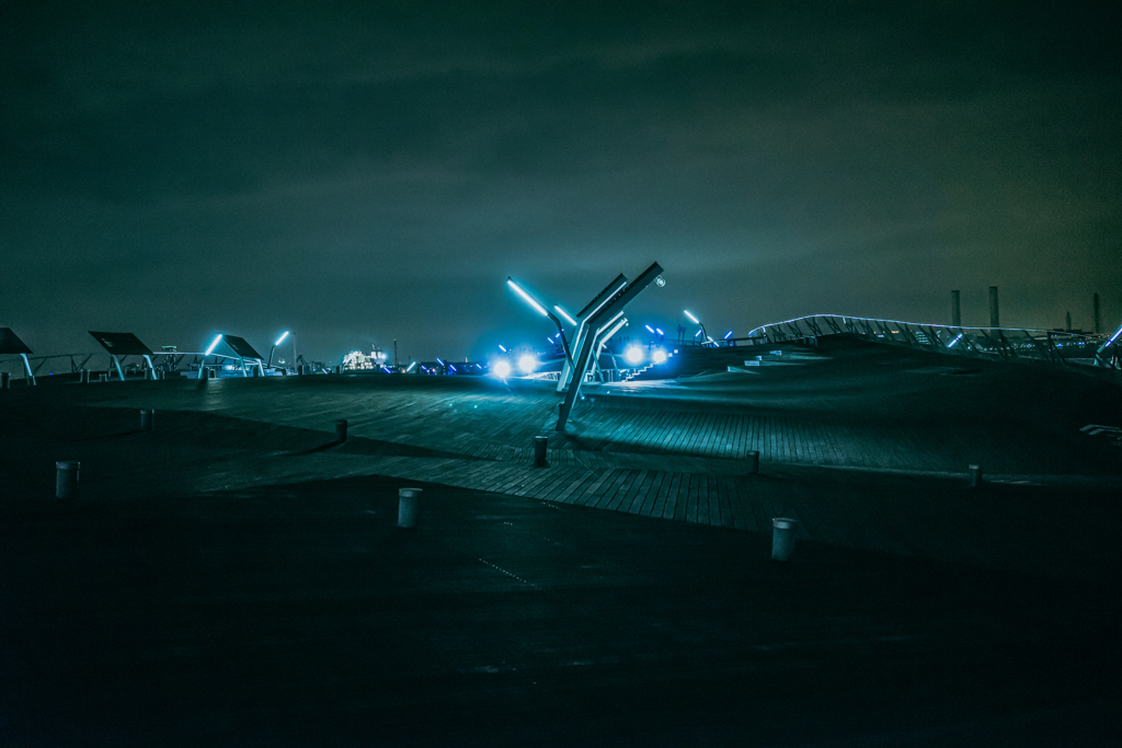 戦争は、その経験なき人々には甘美である。