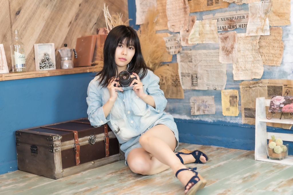 A good photographer records, 