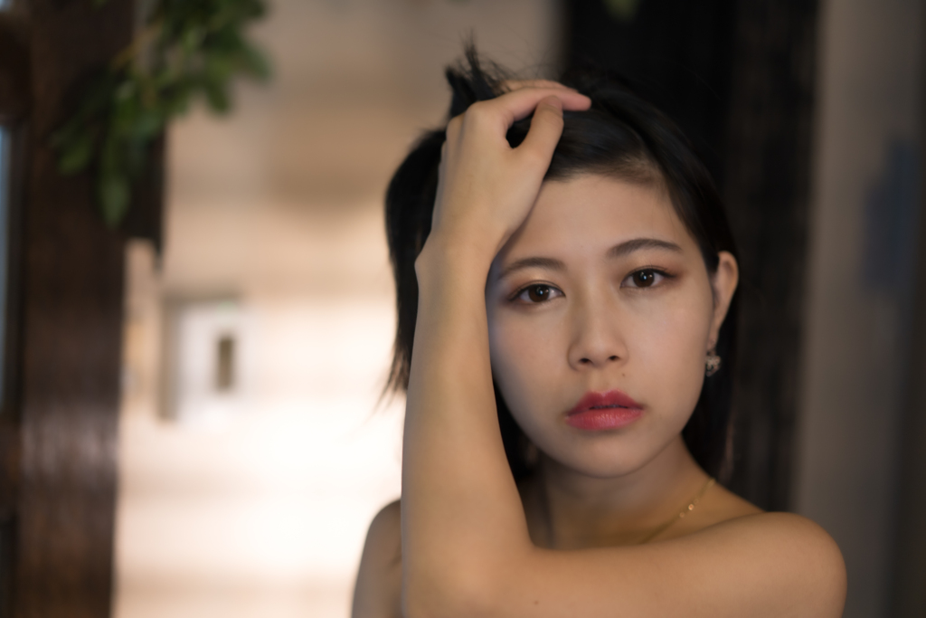 1/60 秒。 f/1.8 55 mm