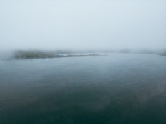 雨に煙る山中湖