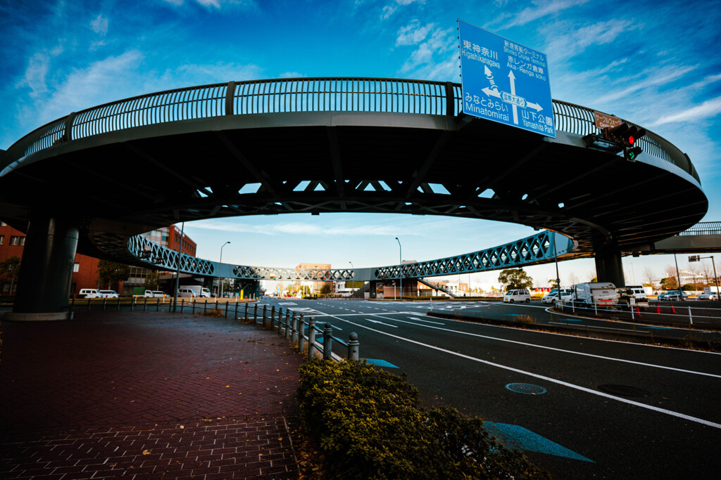 Shinko Circle-Walk Pedestrian Bridge