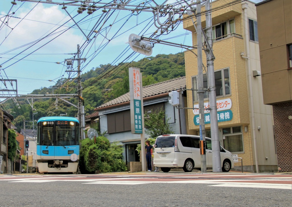 専用軌道から併用軌道へ