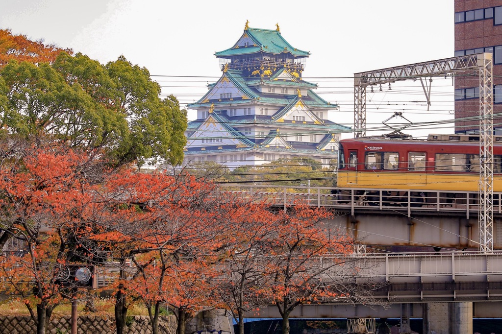 大阪城と京阪特急