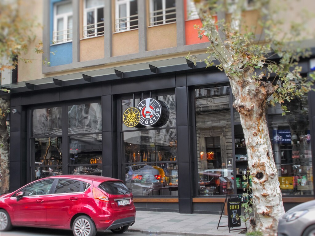 国産コーヒーチェーン　”コーヒー世界”