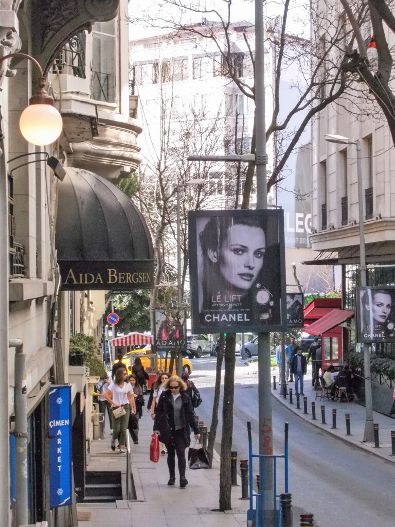 ピンク色の道～