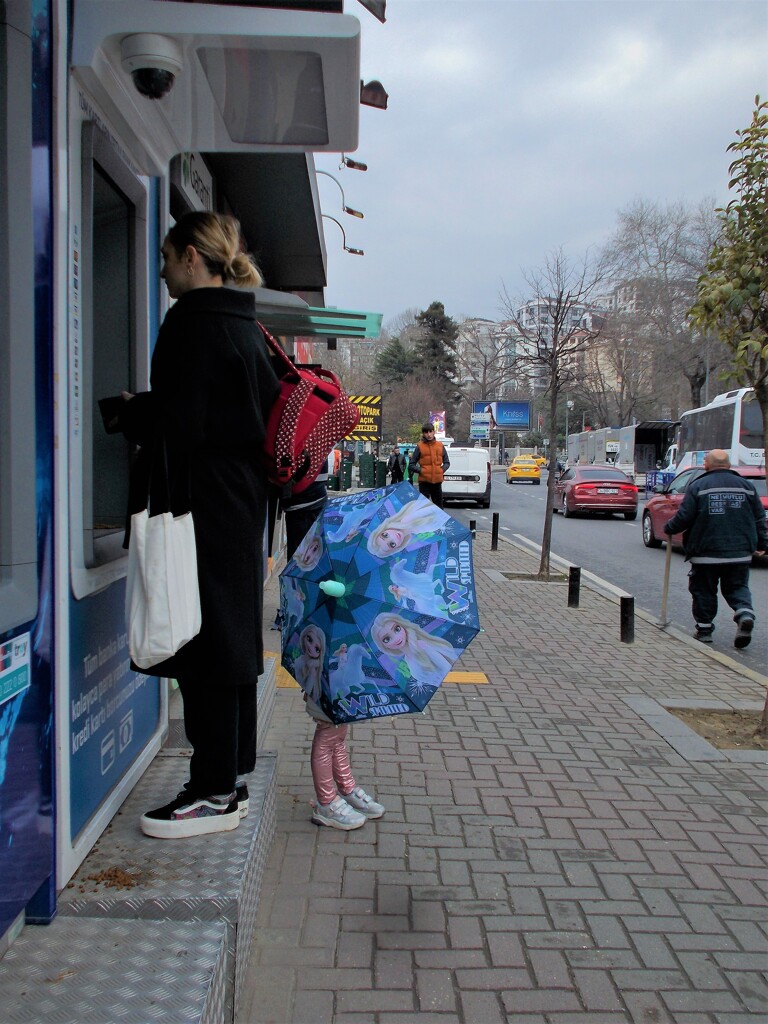 ママ　いつ雨降るの…？