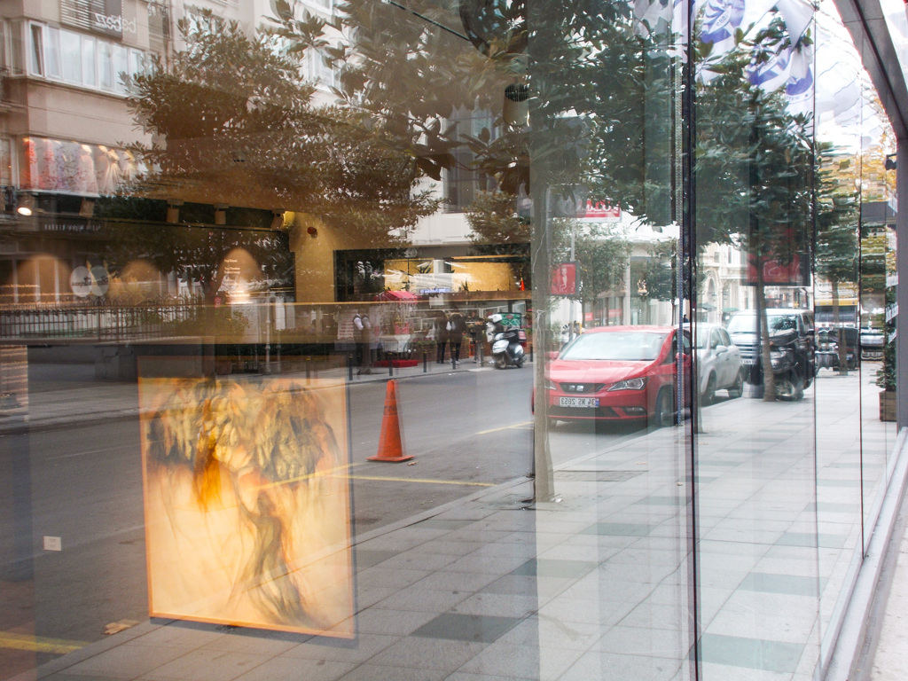 画廊の窓のリフレクション☆～