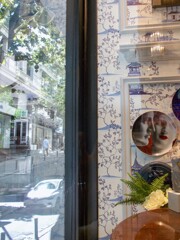 ショーウィンドーの中と通り～