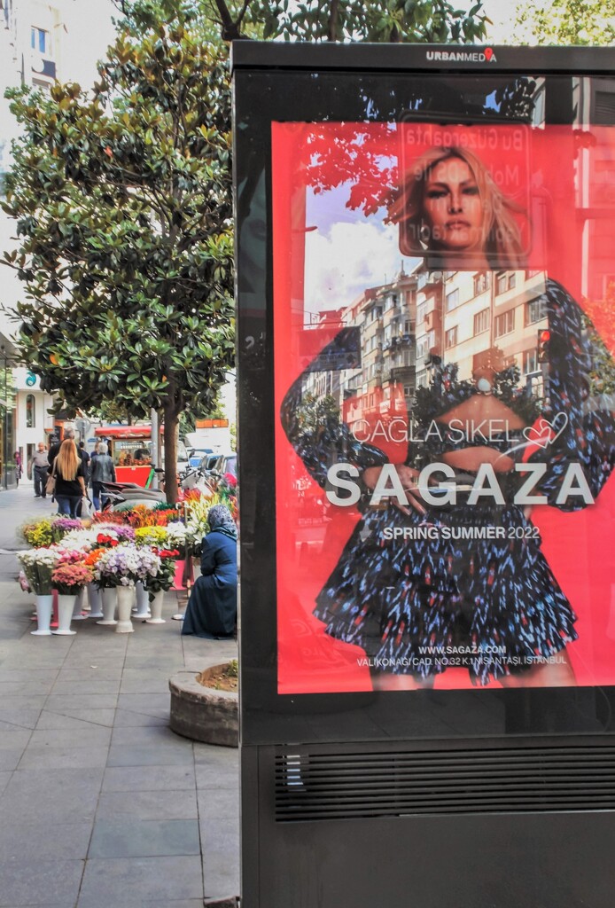 ”あんた　あの人の何なのさァ！”