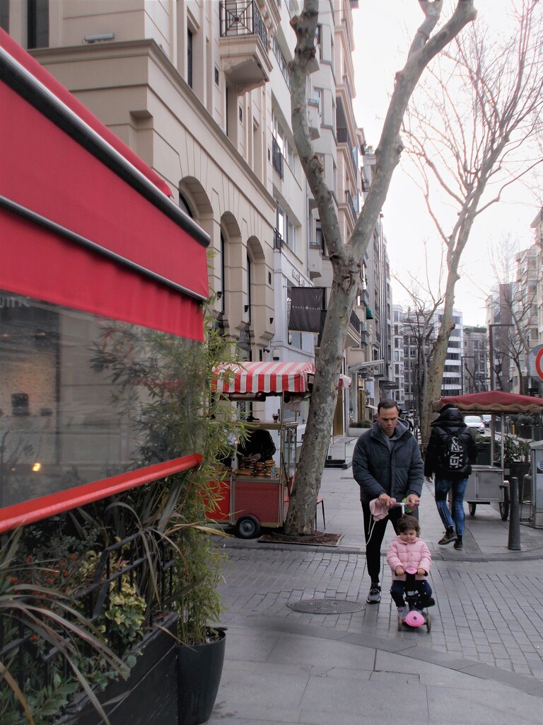 ビュ～～ン　ビュ～ン～～