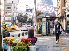 忙しい朝～　通りですれ違った上品な人～♡