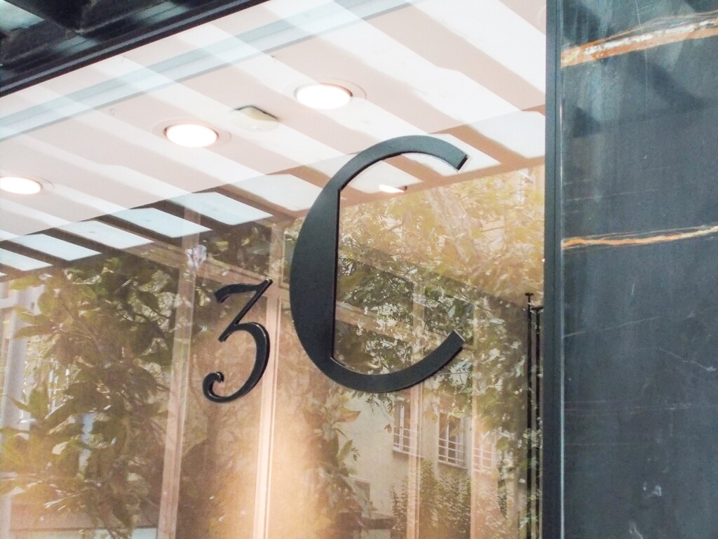 じゃなくて…お店の名前…