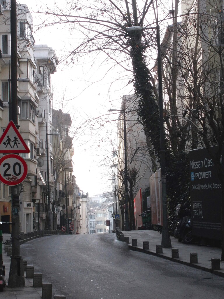 どこか　遠い所～～