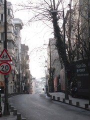 どこか　遠い所～～