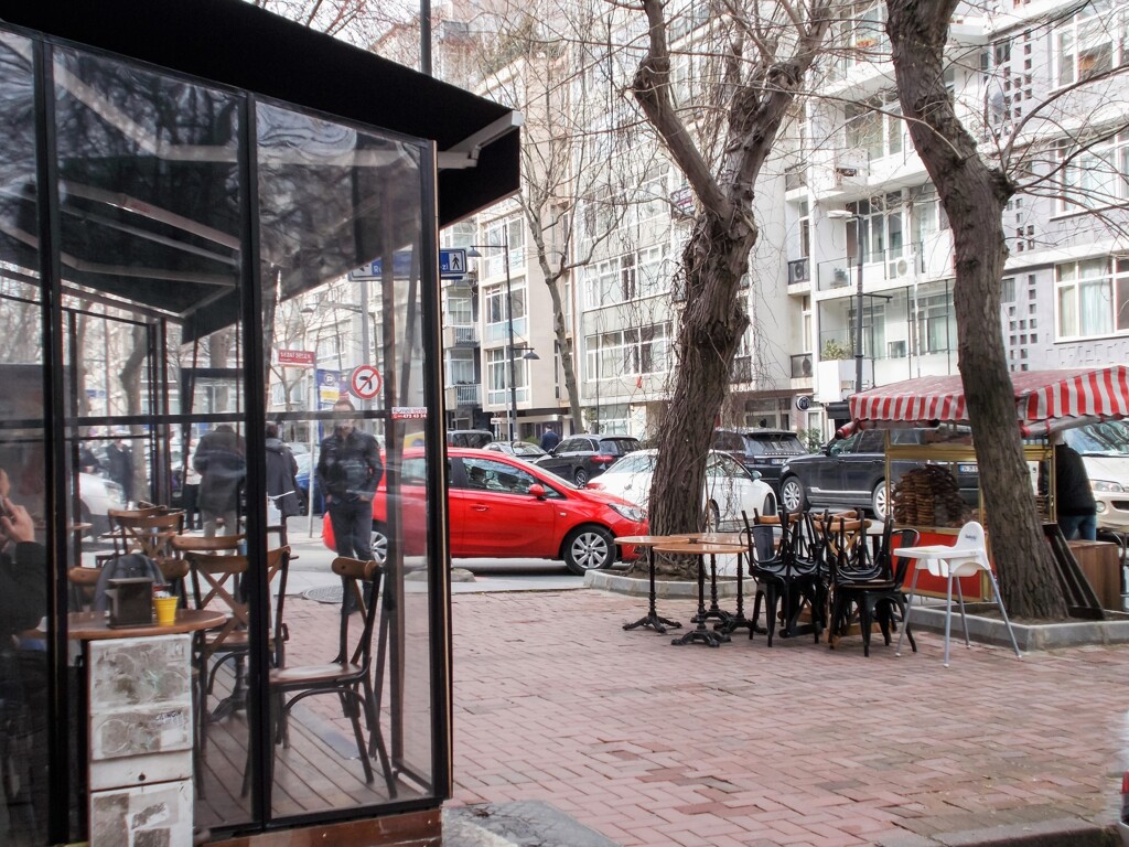 住宅街から幹線道路へ～