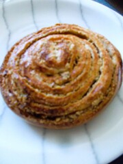 ゴマペーストとクルミのロールを焼いたよ～～♪