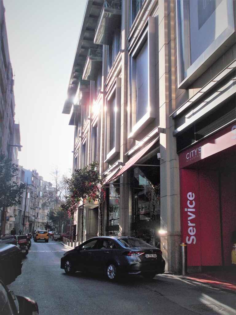 紅…　弾けた…