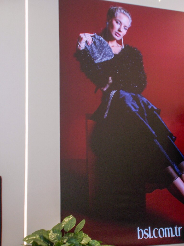 ワインレッドの心で　もっと勝手に恋したり～～