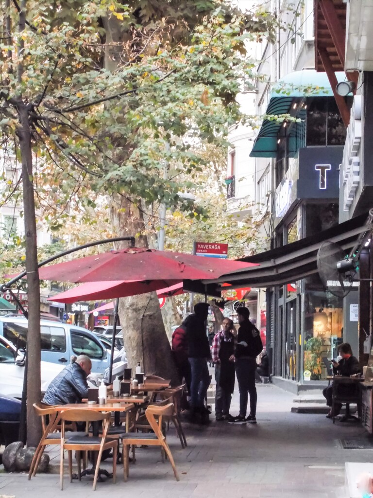 下町で～　男も井戸端会議～♪