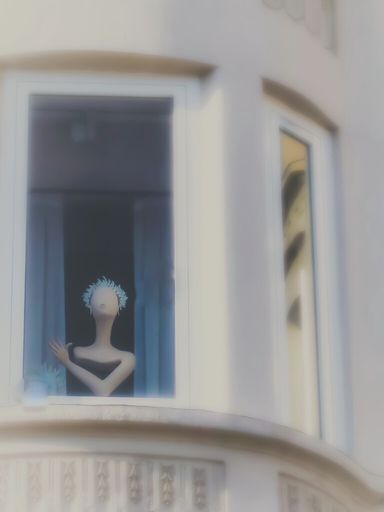 窓辺の女～