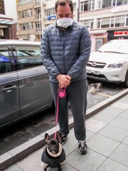 ”新しいオーバーなの　嬉しいワン”　”てへ　過保護だニャ”